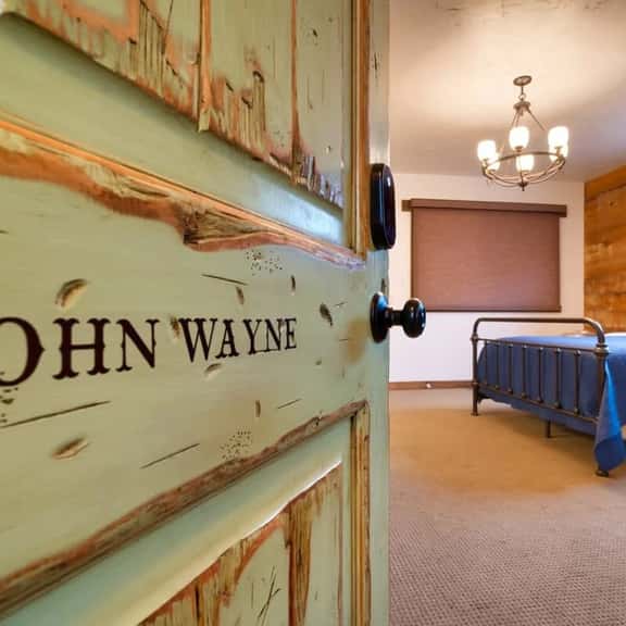 *Hideout John Wayne - Image 1