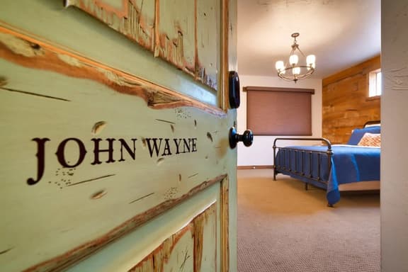 *Hideout John Wayne